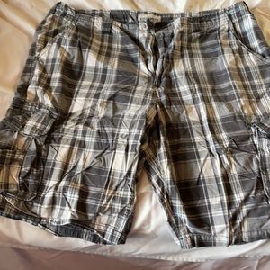 Men’s size 40 cargo shorts